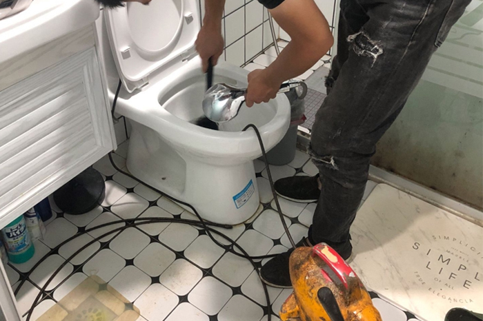威县马桶堵塞自己疏通还是找师傅？专业上门服务让你省时更省心